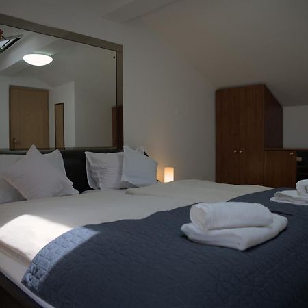 Apartmaji Soncek Izola Exteriör bild