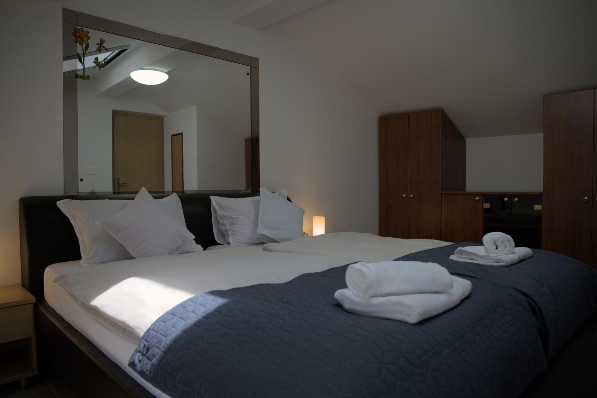 Apartmaji Soncek Izola Exteriör bild
